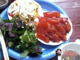 ຍຳແມງກະພຸນແດງ-ເຍື່ອງອາຫານພິເສດຂອງນະຄອນຫາຍຟ່ອງ - ảnh 1